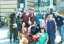 Equipo veterinario del Hospital Mcdonald´s posa frente al local